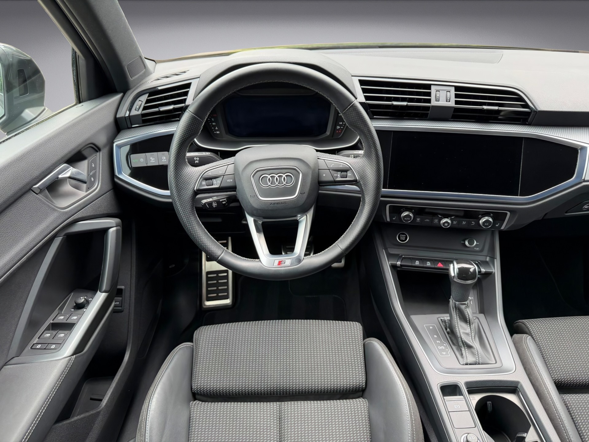 AUDI Q3 40 TDI S line quattro S-tronic-image-7
