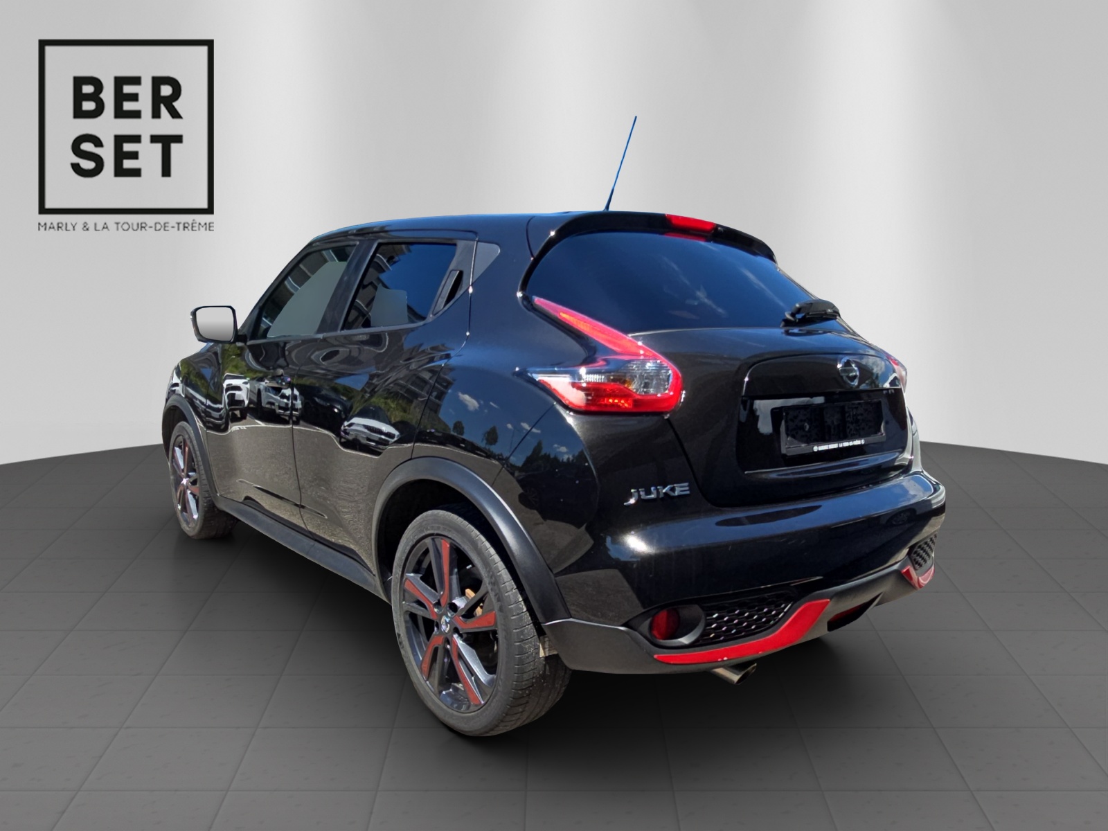 NISSAN Juke 1.6 DIG-T N-Connecta 4x4-showroom-element-2