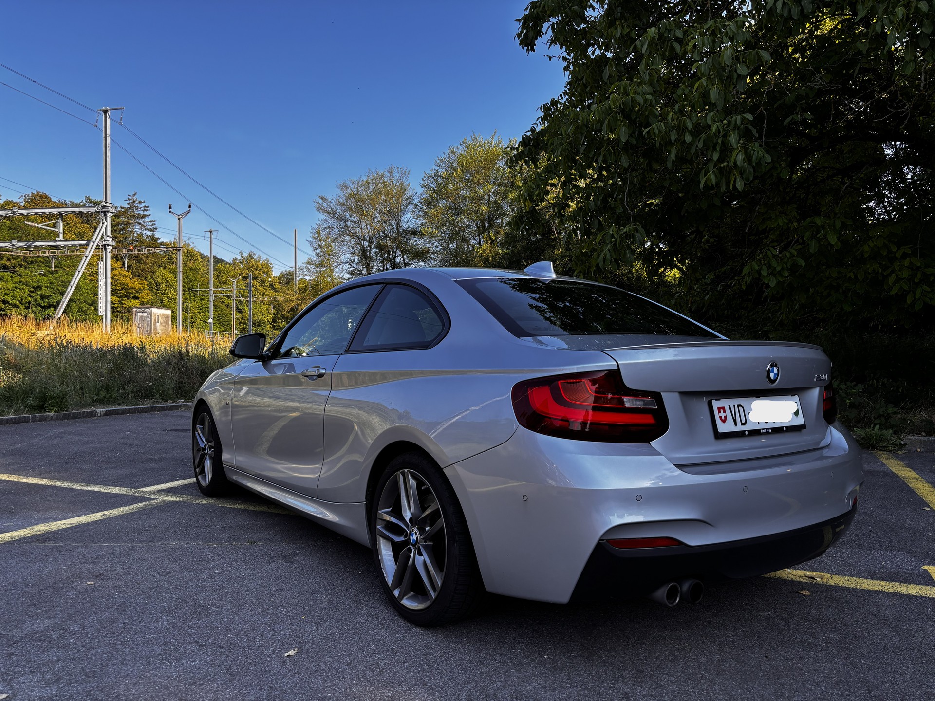 BMW 230i-image-1