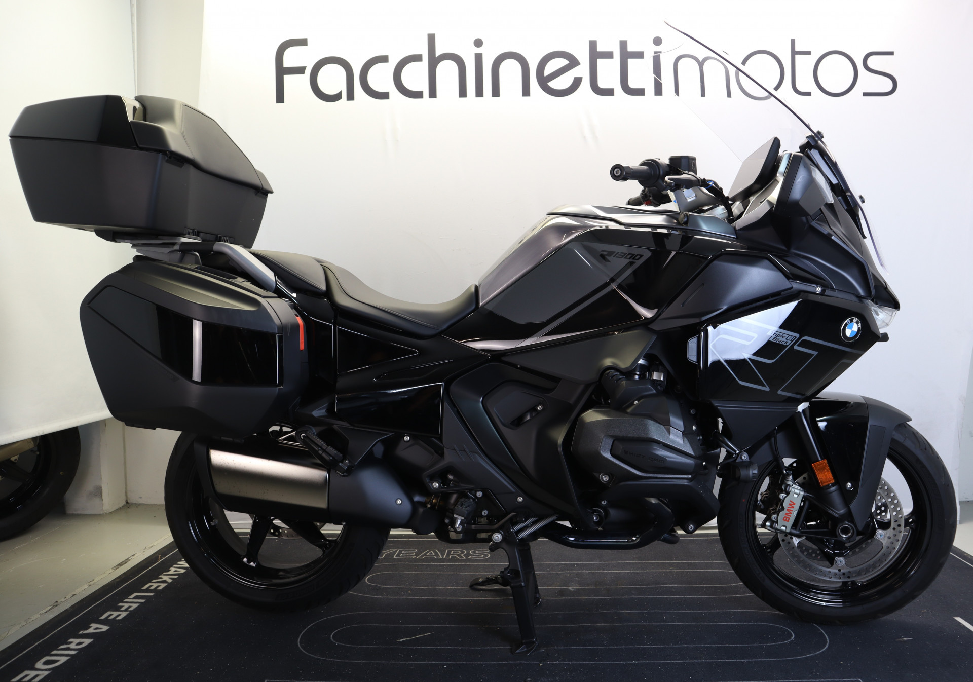 BMW R 1300 RT Triple Black Service inclus 06.28-image-0