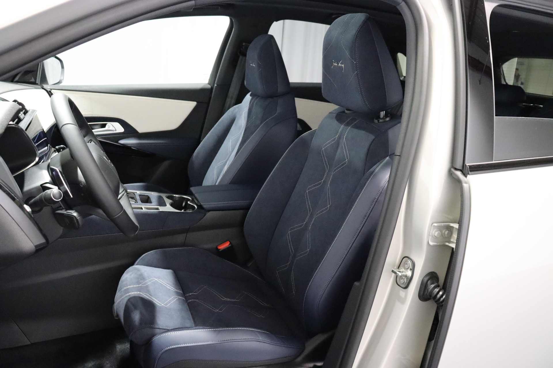 DS AUTOMOBILES 7 1.6 E-Tense Jules Verne 4x4-showroom-element-3