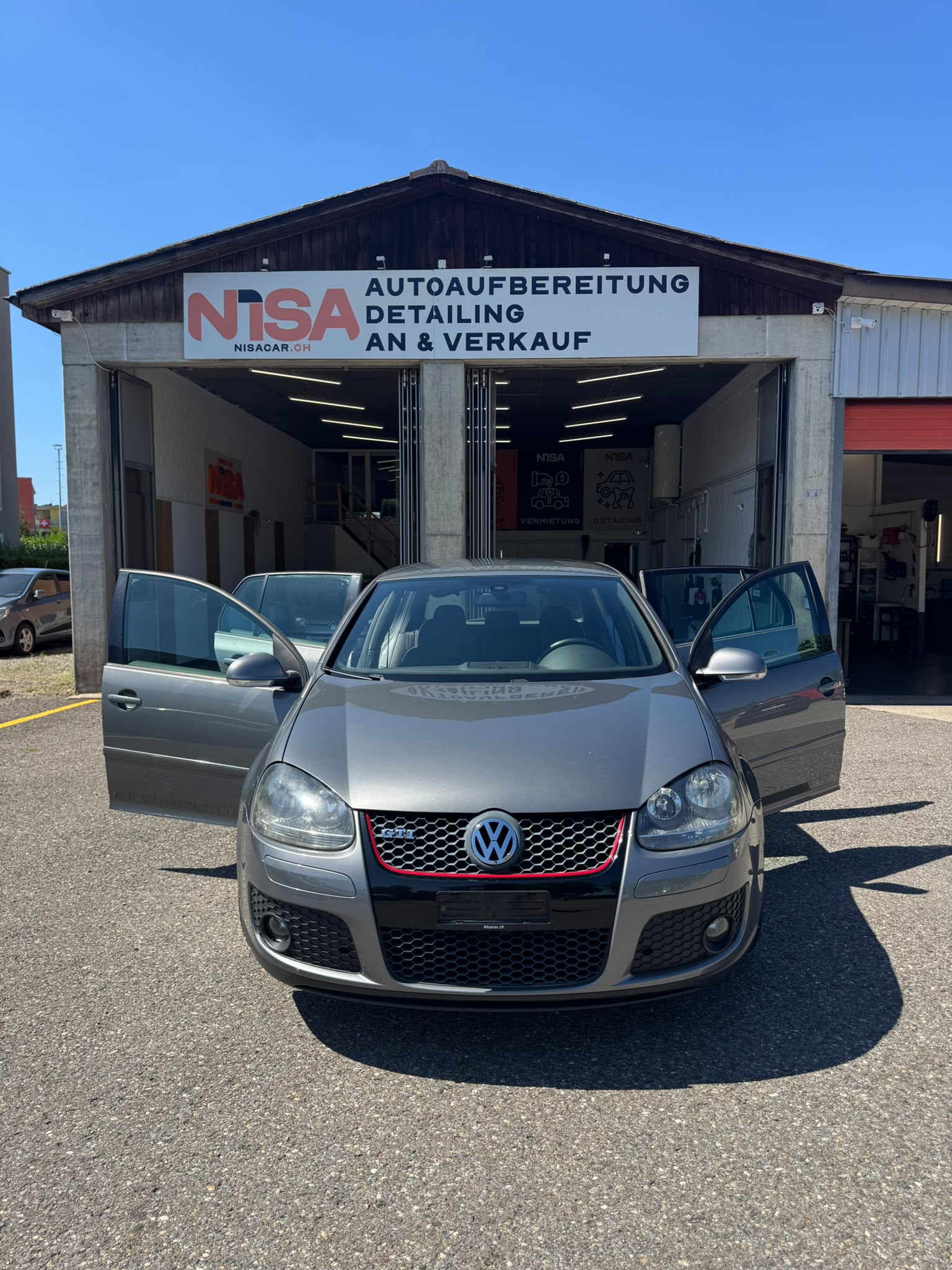 VW Golf 2.0 TFSI GTI-showroom-element-2