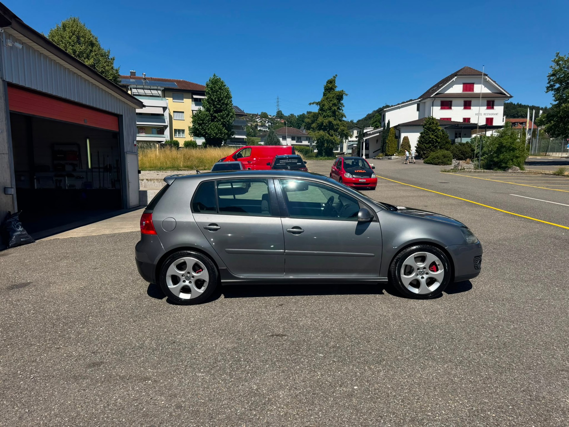 VW Golf 2.0 TFSI GTI-showroom-element-3
