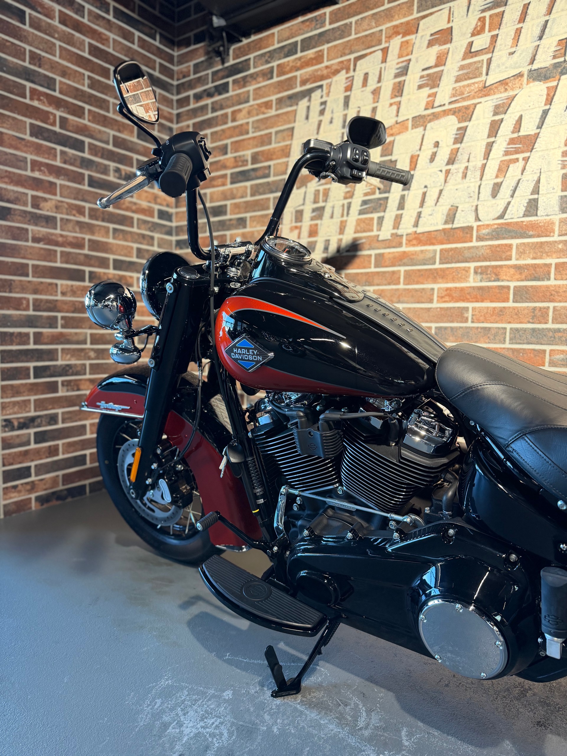HARLEY-DAVIDSON FLHC Heritage Classic 117ci-image-1
