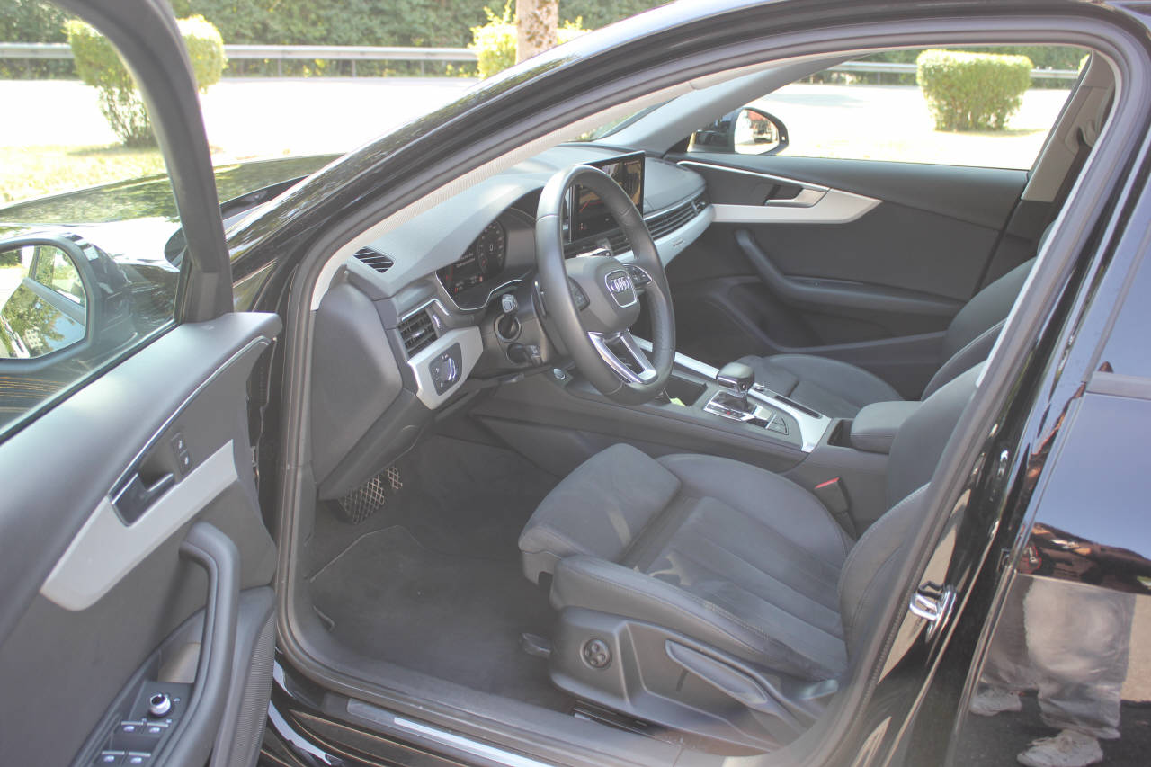 AUDI A4 Avant 2.0 40 TDI Advanced Attraction quattro S-Tronic-image-5