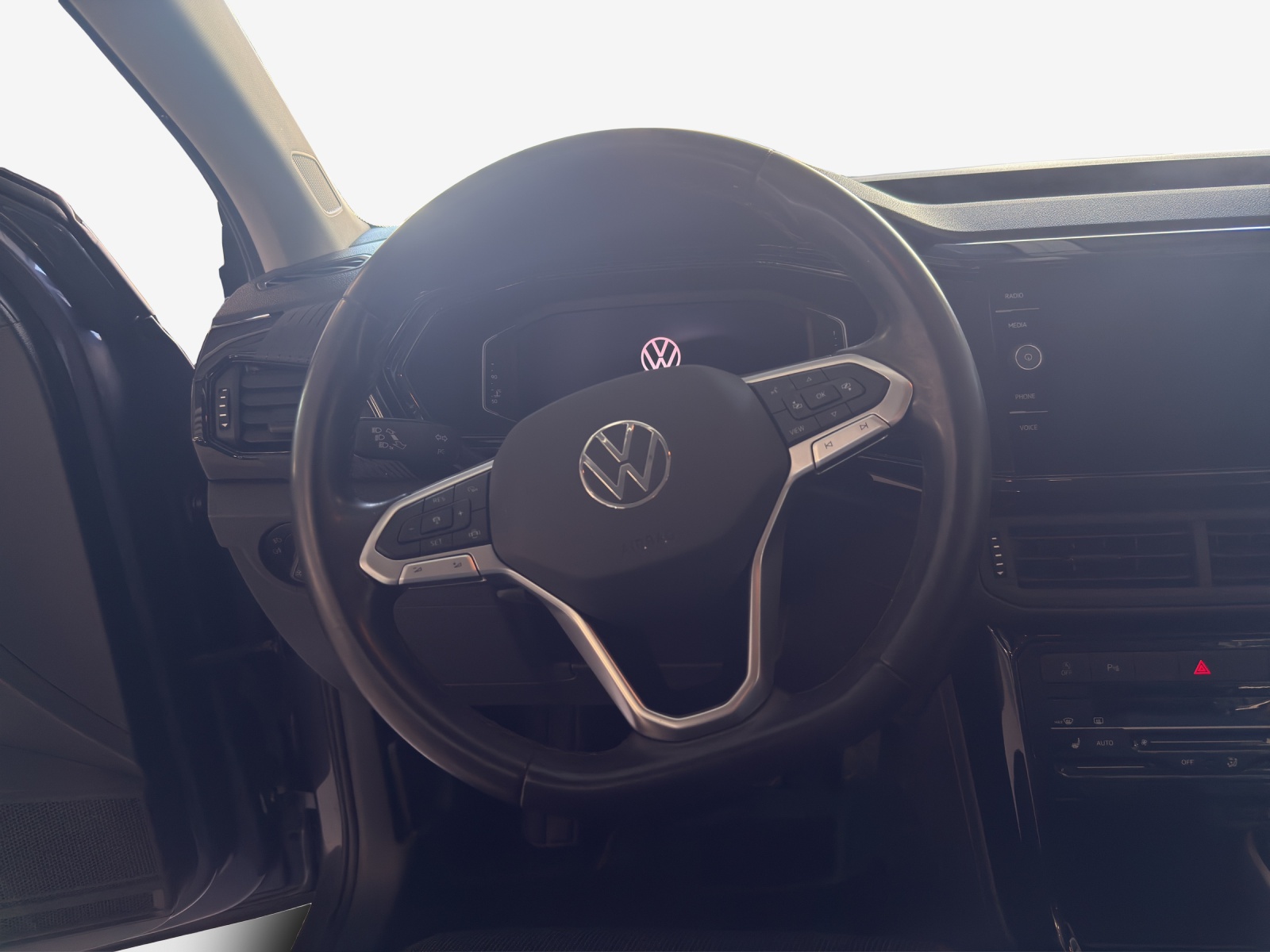 VW T-Cross 1.0 TSI Life Limited DSG-image-9