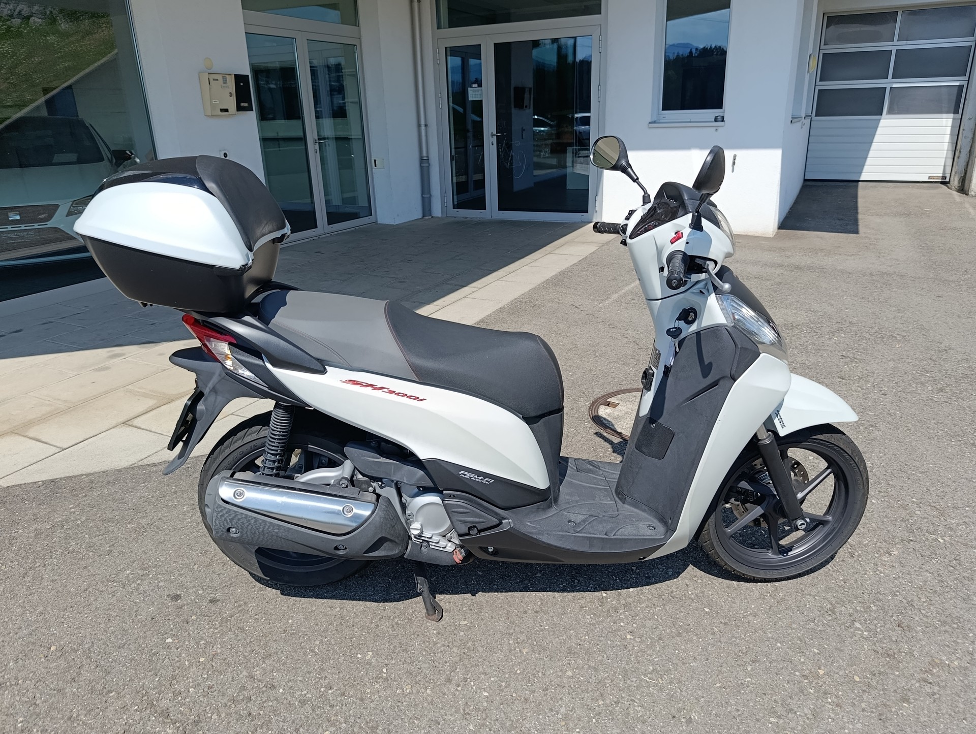 HONDA SH 300 i ABS - Top Zustand-image-1