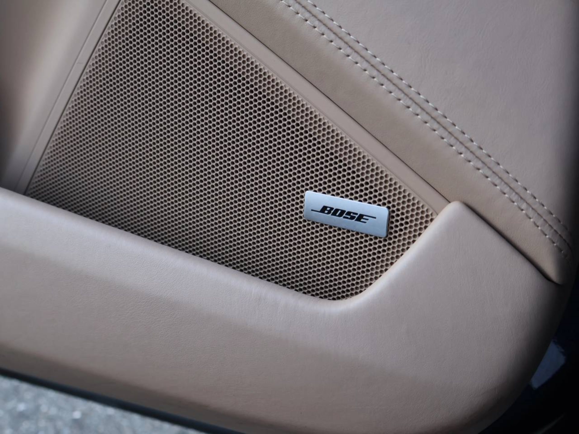 PORSCHE 911 Turbo S Cabriolet-image-23