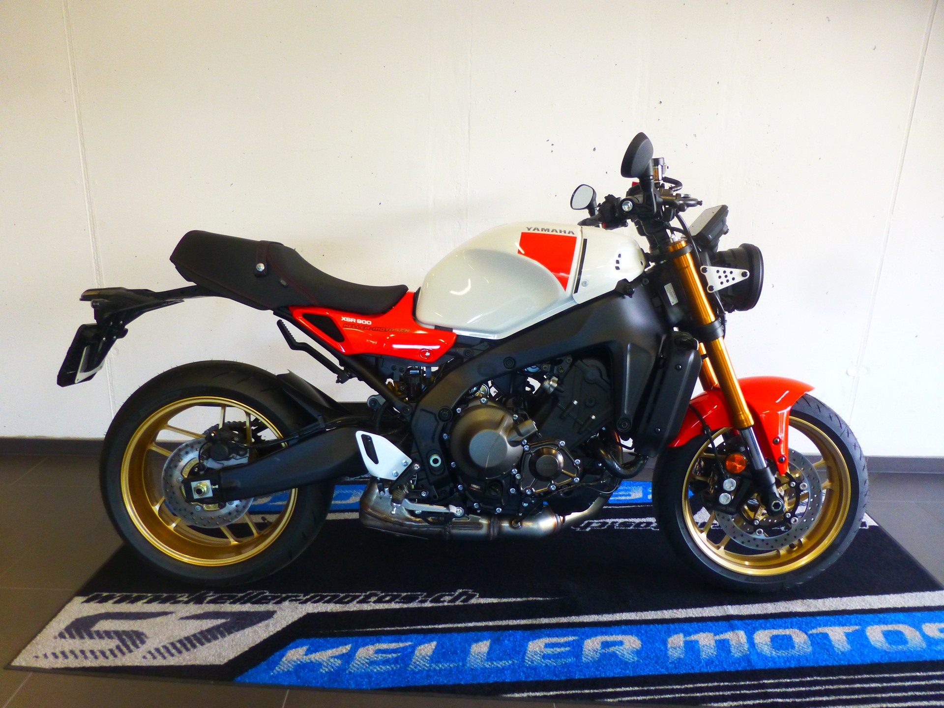 YAMAHA XSR 900-image-0