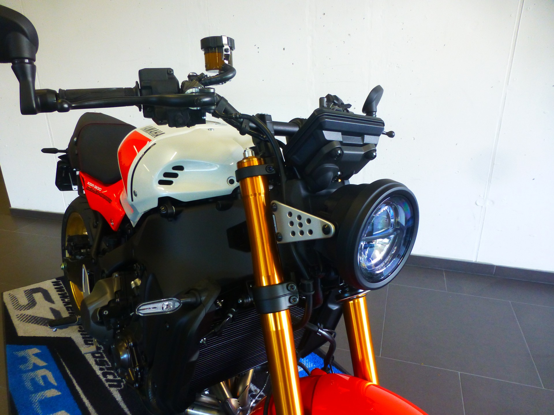 YAMAHA XSR 900-image-10
