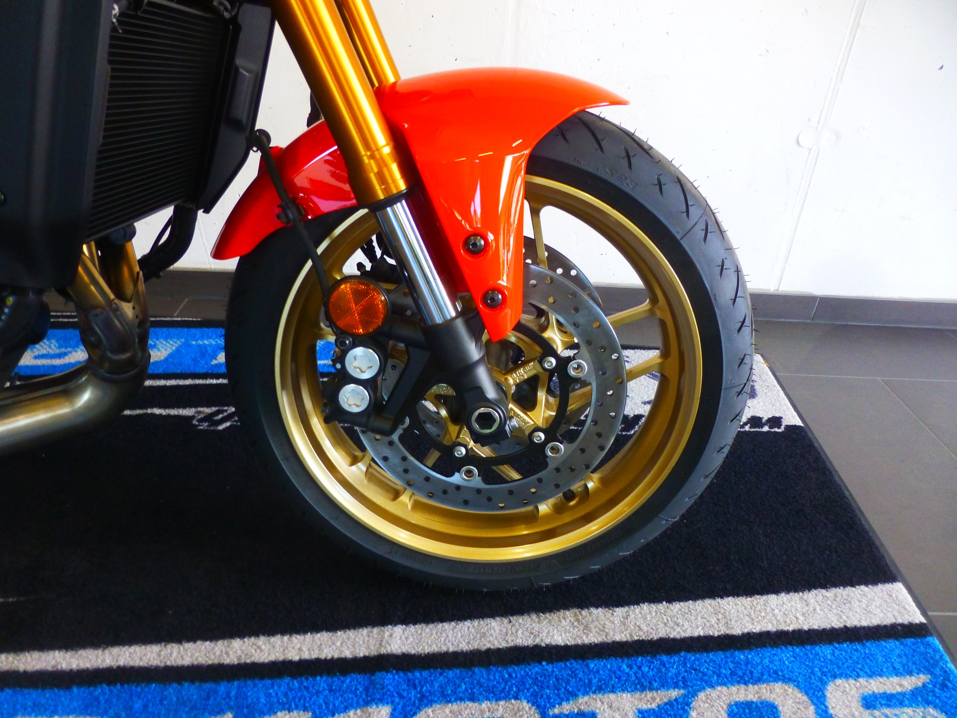 YAMAHA XSR 900-image-2