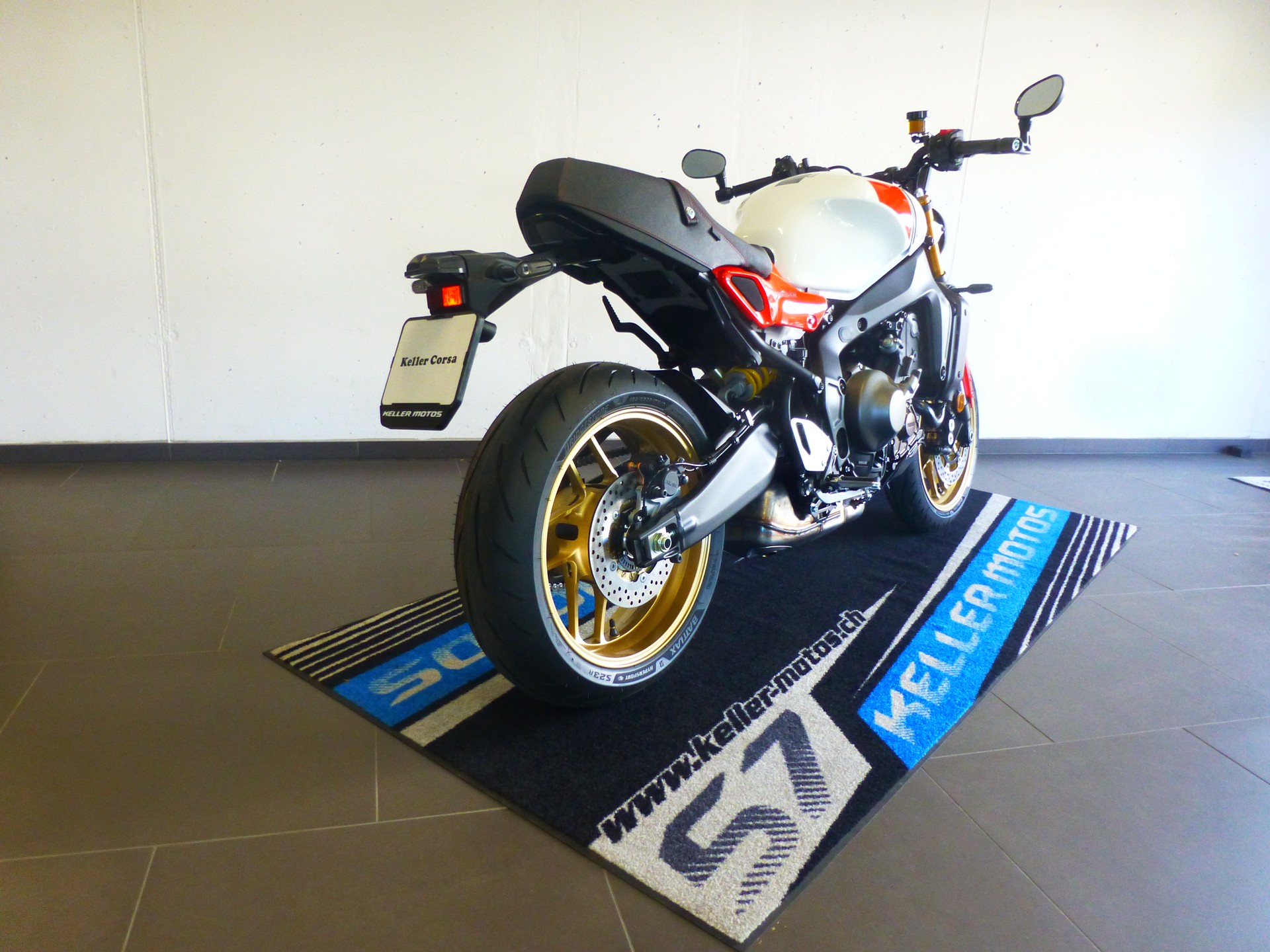 YAMAHA XSR 900-image-13