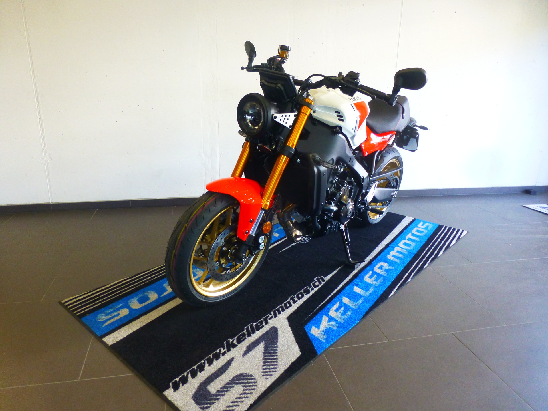 YAMAHA XSR 900-image-11