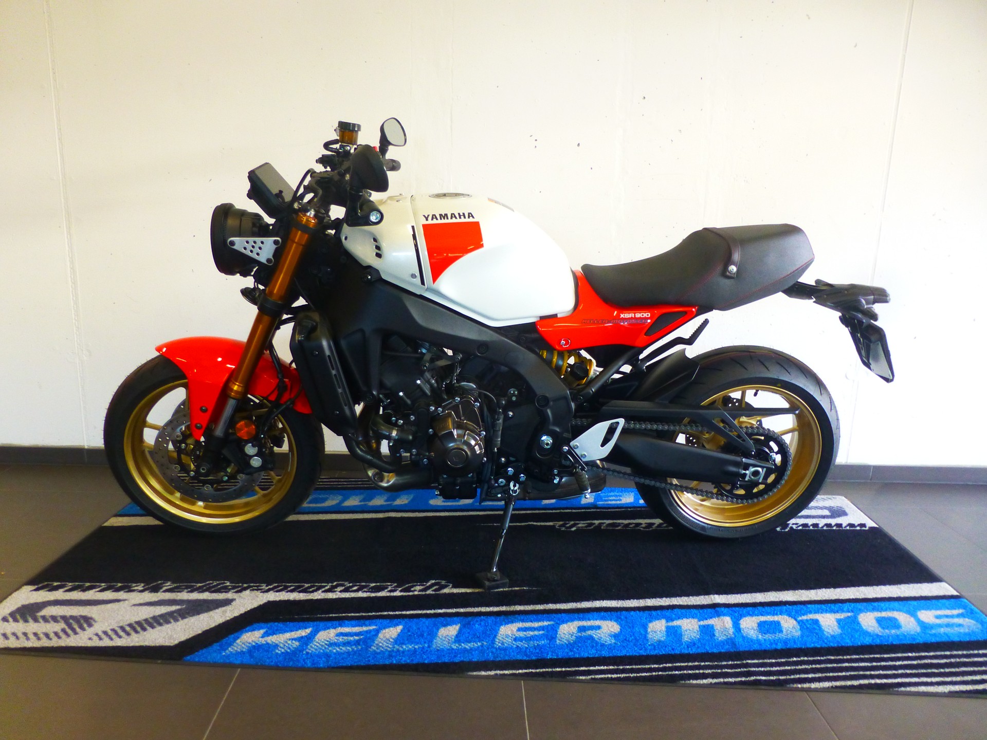 YAMAHA XSR 900-image-1