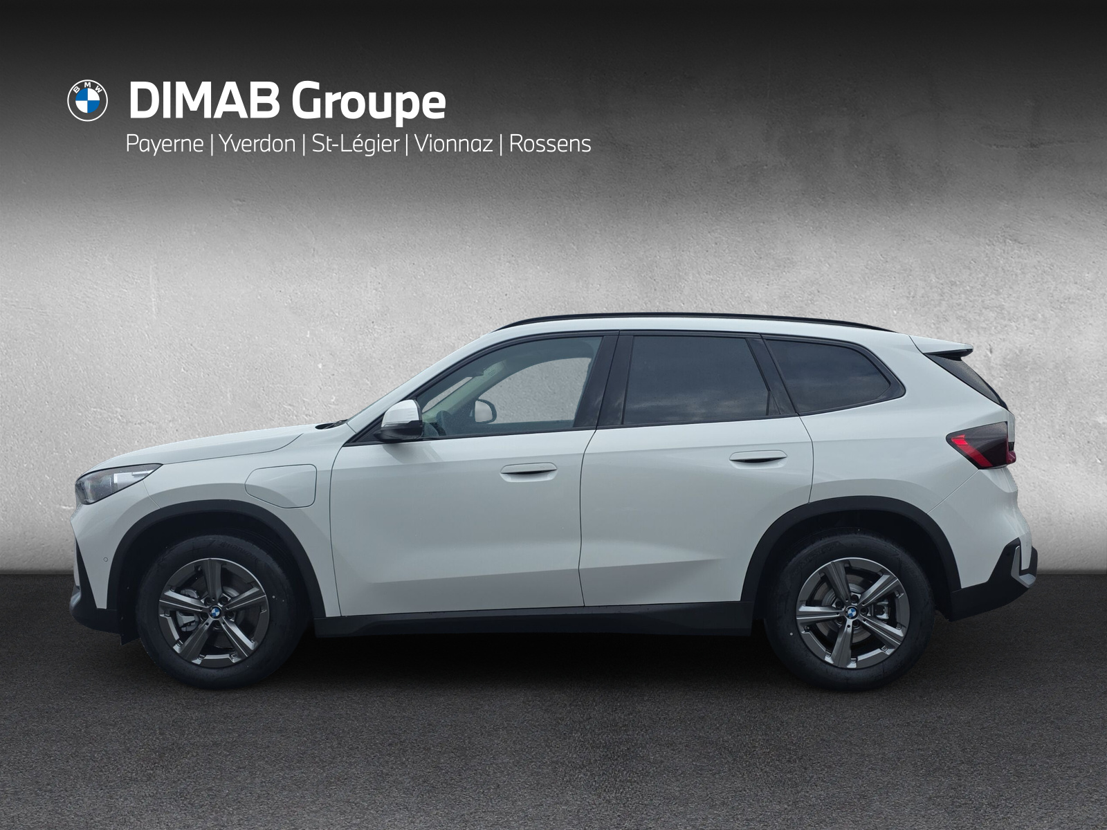 BMW X1 xDrive 25e-showroom-element-1