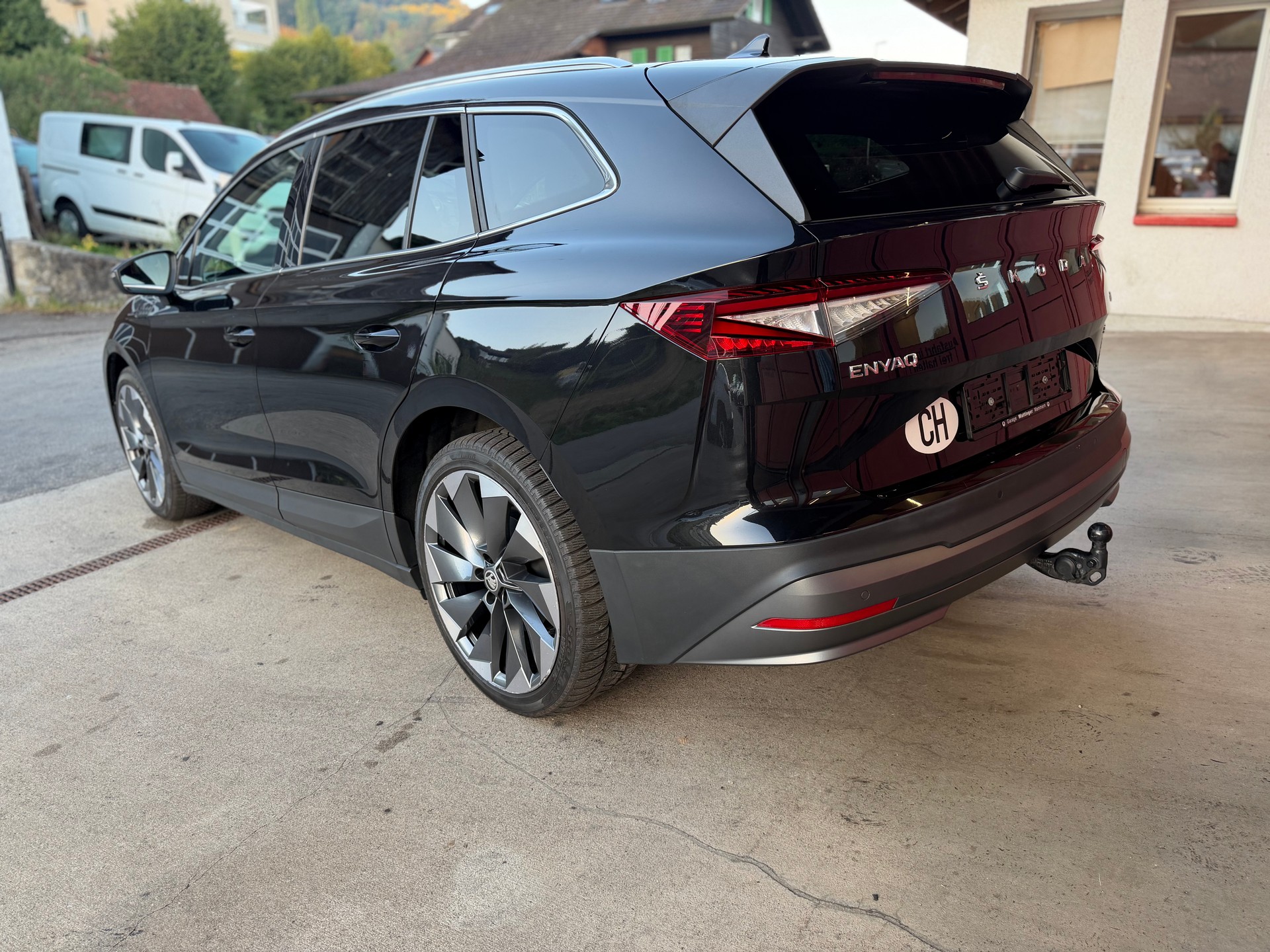 SKODA Enyaq iV 80-showroom-element-3