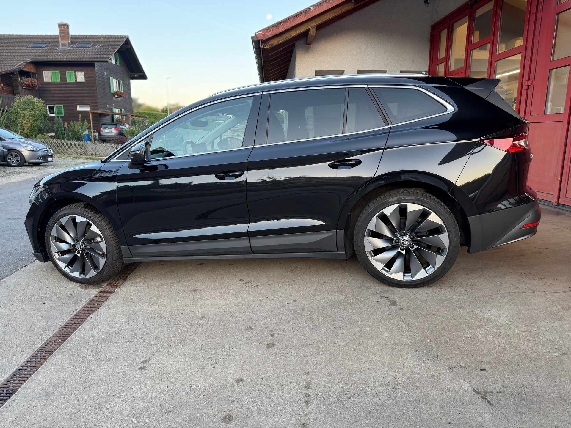 SKODA Enyaq iV 80-showroom-element-2