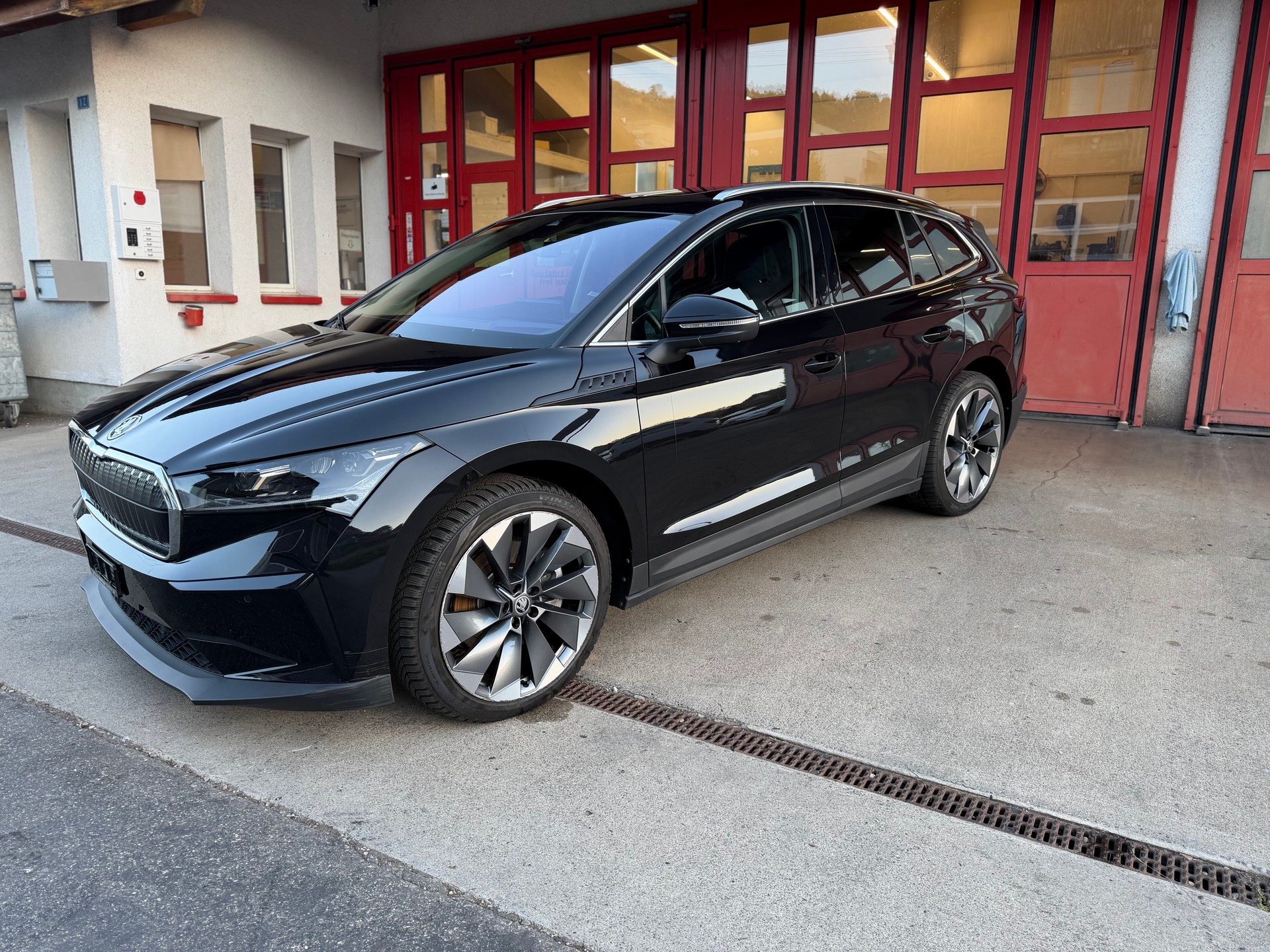 SKODA Enyaq iV 80-showroom-element-1
