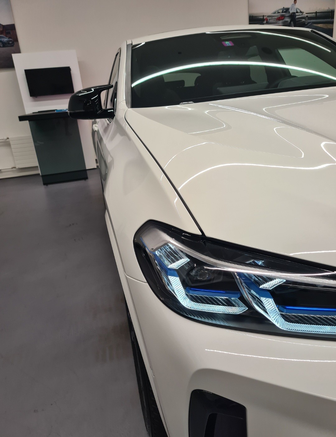 BMW M40i-image-2