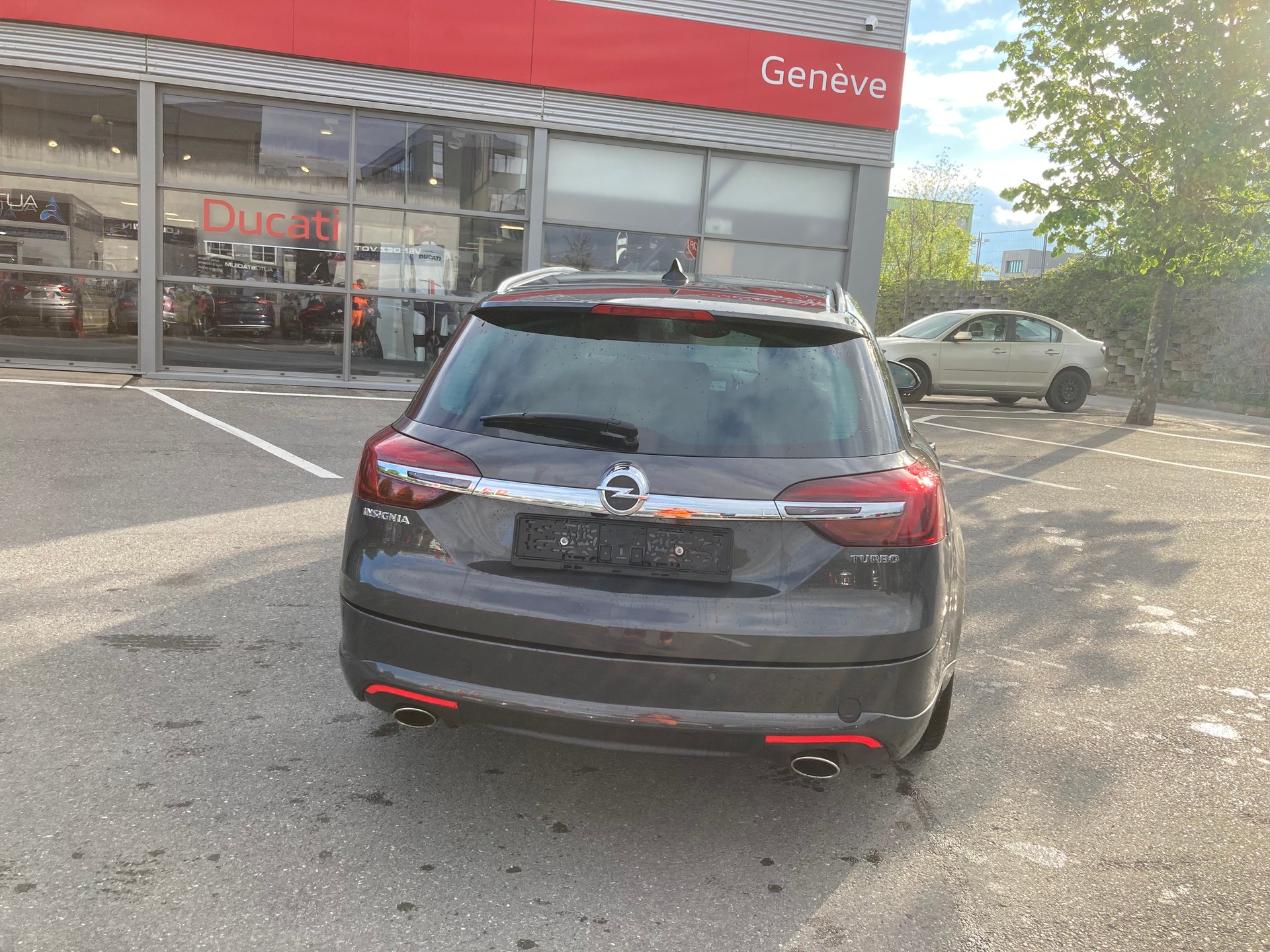 OPEL Insignia Sports Tourer 2.0 Turbo Cosmo Automatic-image-2
