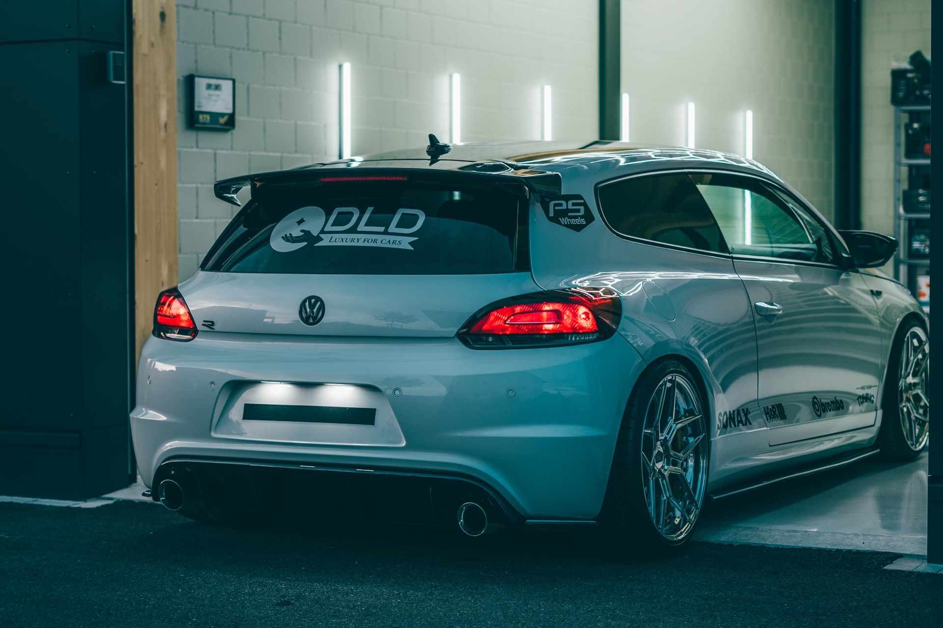 VW Scirocco 2.0 TSI R DSG-image-1