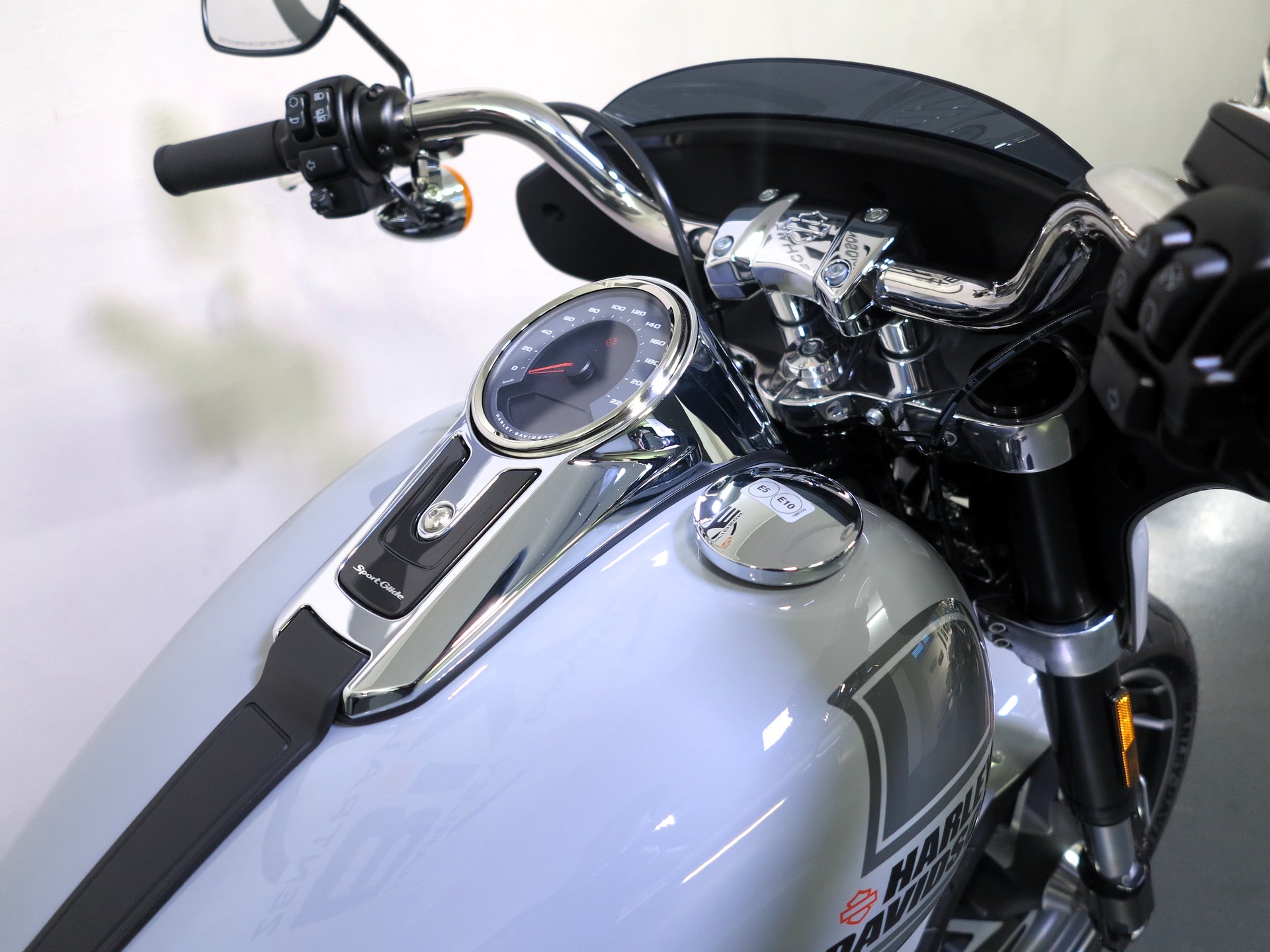 HARLEY-DAVIDSON FLSB Sport Glide 107-image-4