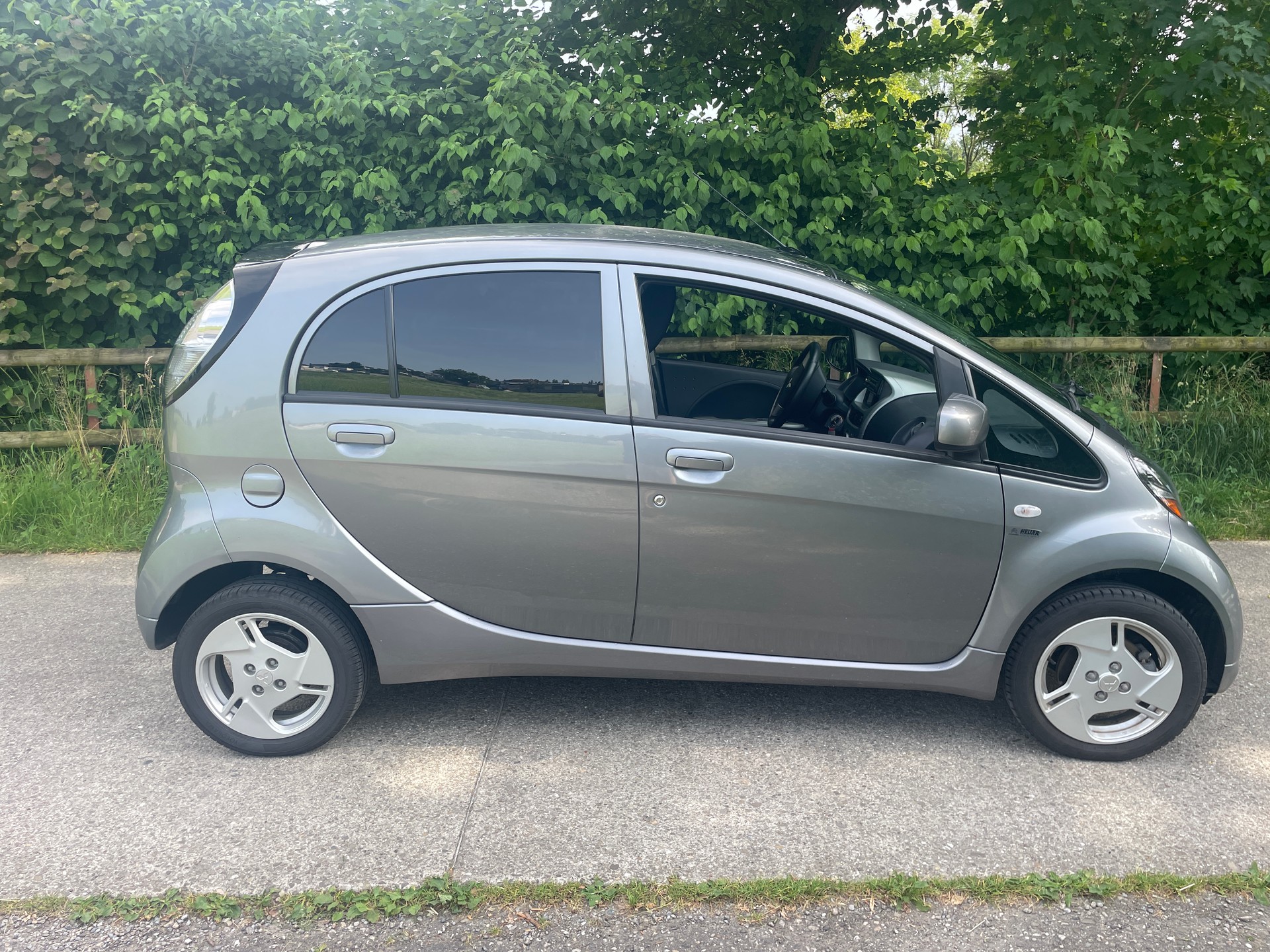 MITSUBISHI i MiEV