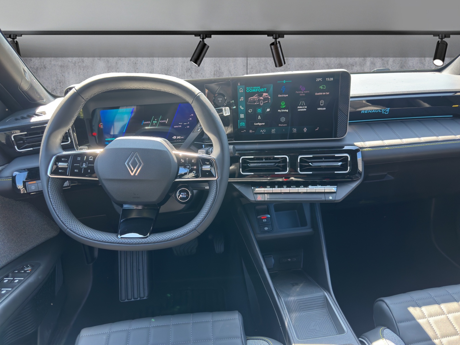 RENAULT R4 E-Tech Comfort Range 52 kWh Iconic-image-8