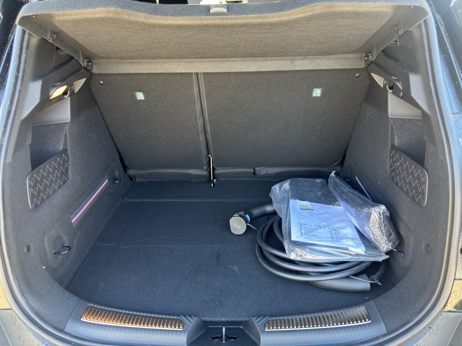 RENAULT R4 E-Tech Comfort Range 52 kWh Iconic-image-11