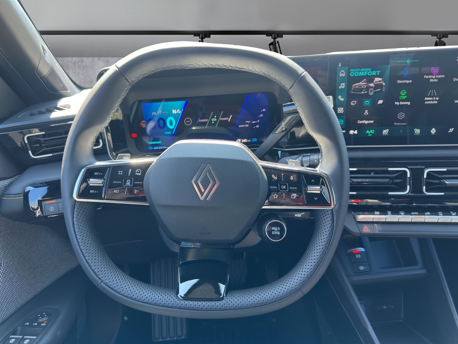 RENAULT R4 E-Tech Comfort Range 52 kWh Iconic-image-6