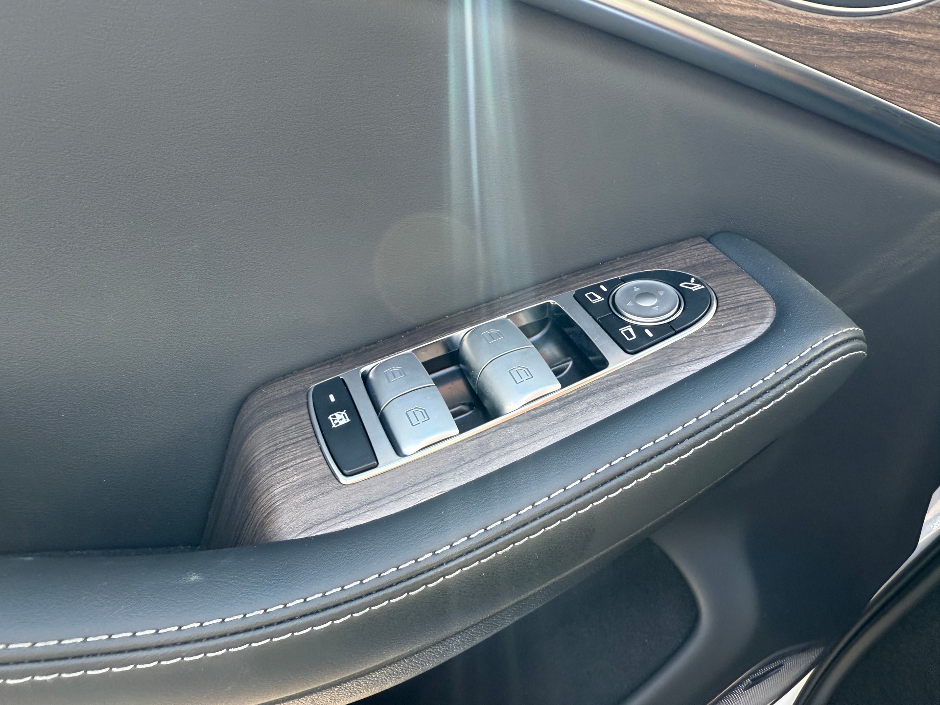 SERES 5 RWD Garage Zöllig - Finanzierung 0% Zins möglich-image-18