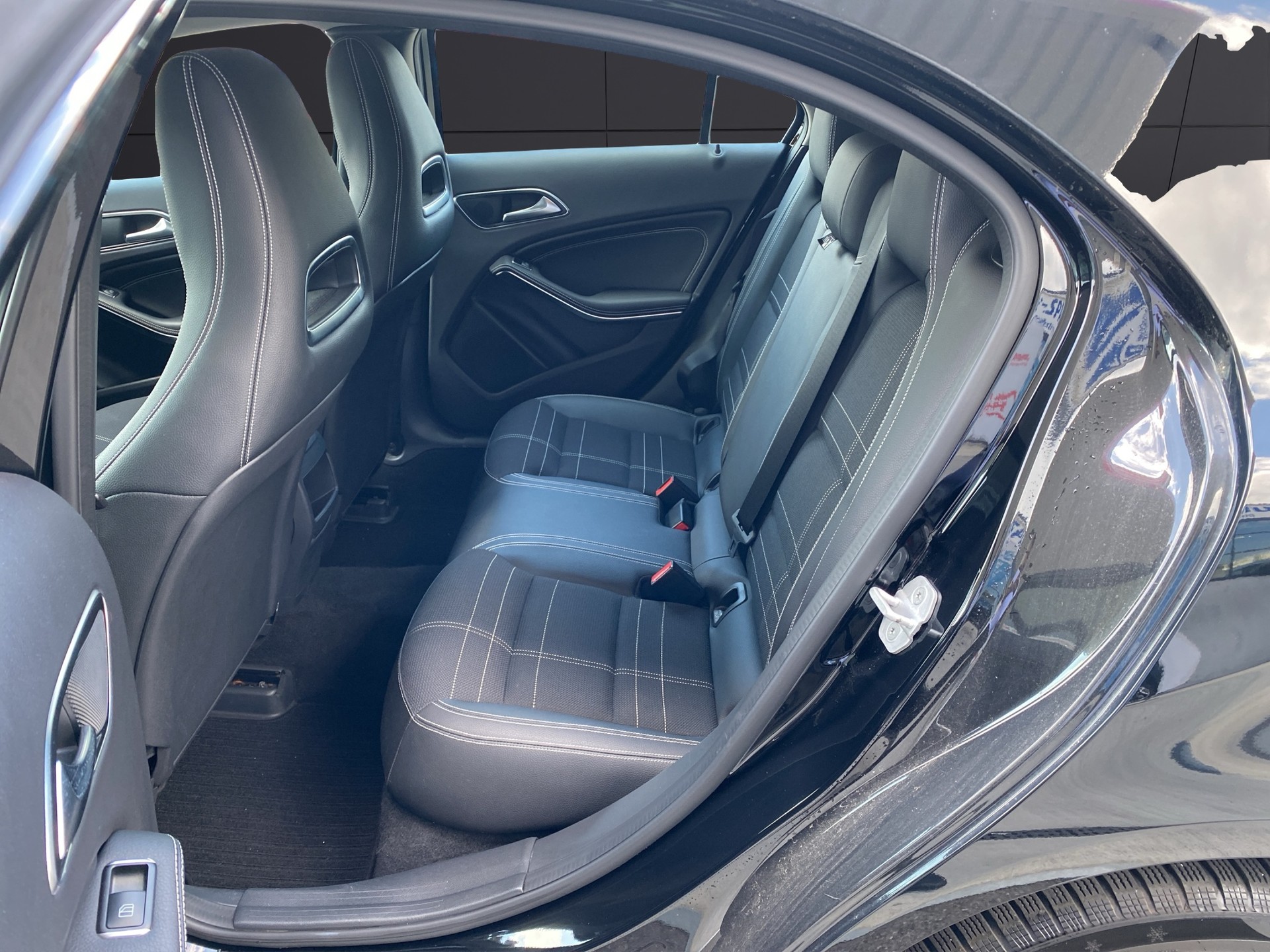 MERCEDES-BENZ A 180 CDI BlueEfficiency Edition Style-image-15