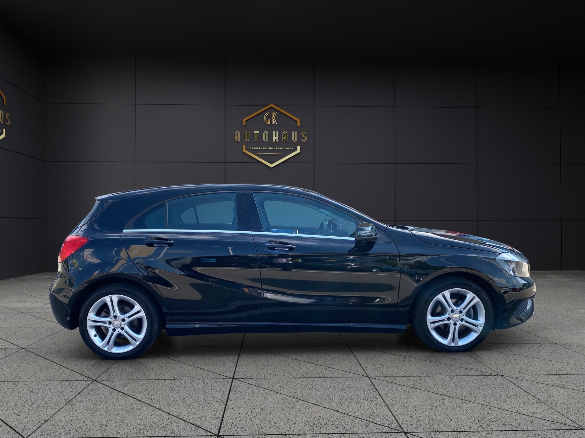 MERCEDES-BENZ A 180 CDI BlueEfficiency Edition Style-image-6