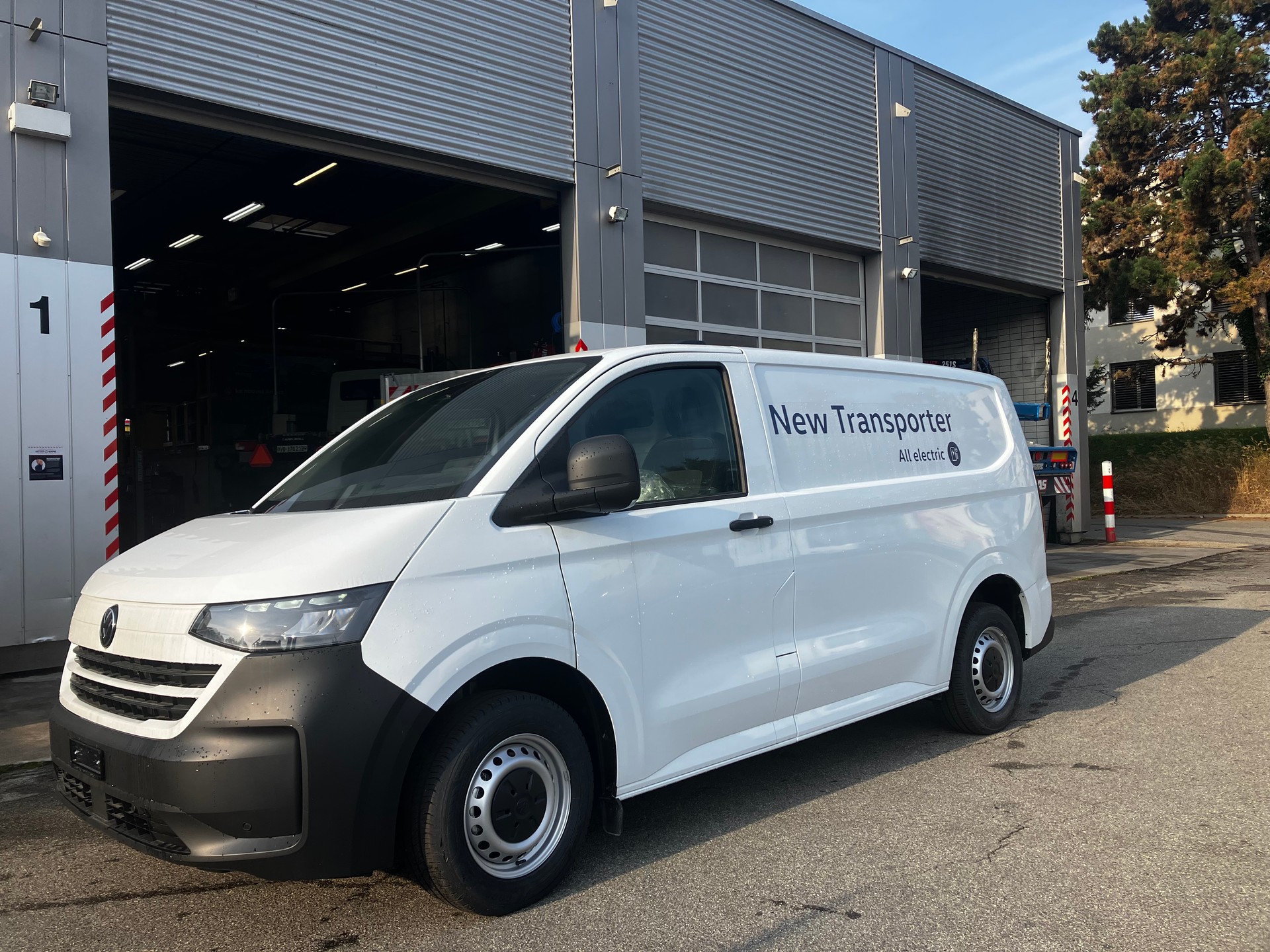 VW e-Transporter 63,8 kWh-showroom-element-3