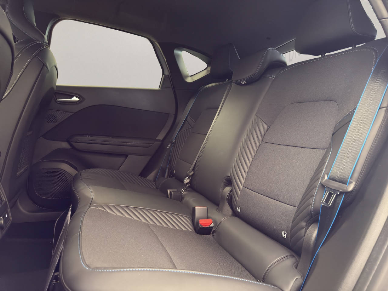 RENAULT Captur 1.6 E-Tech esprit Alpine-image-9
