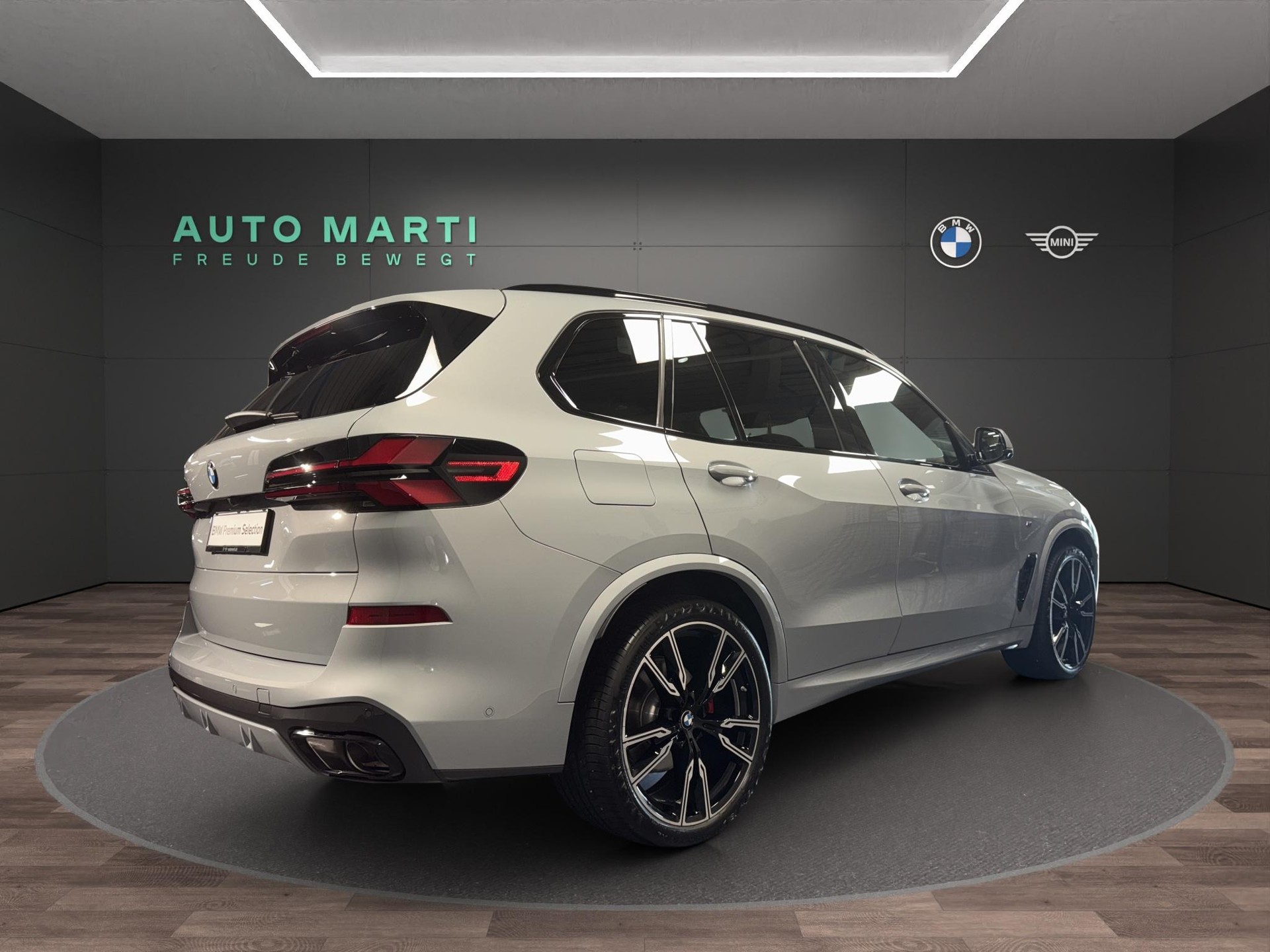BMW X5 40i xDrive M Sport-showroom-element-3