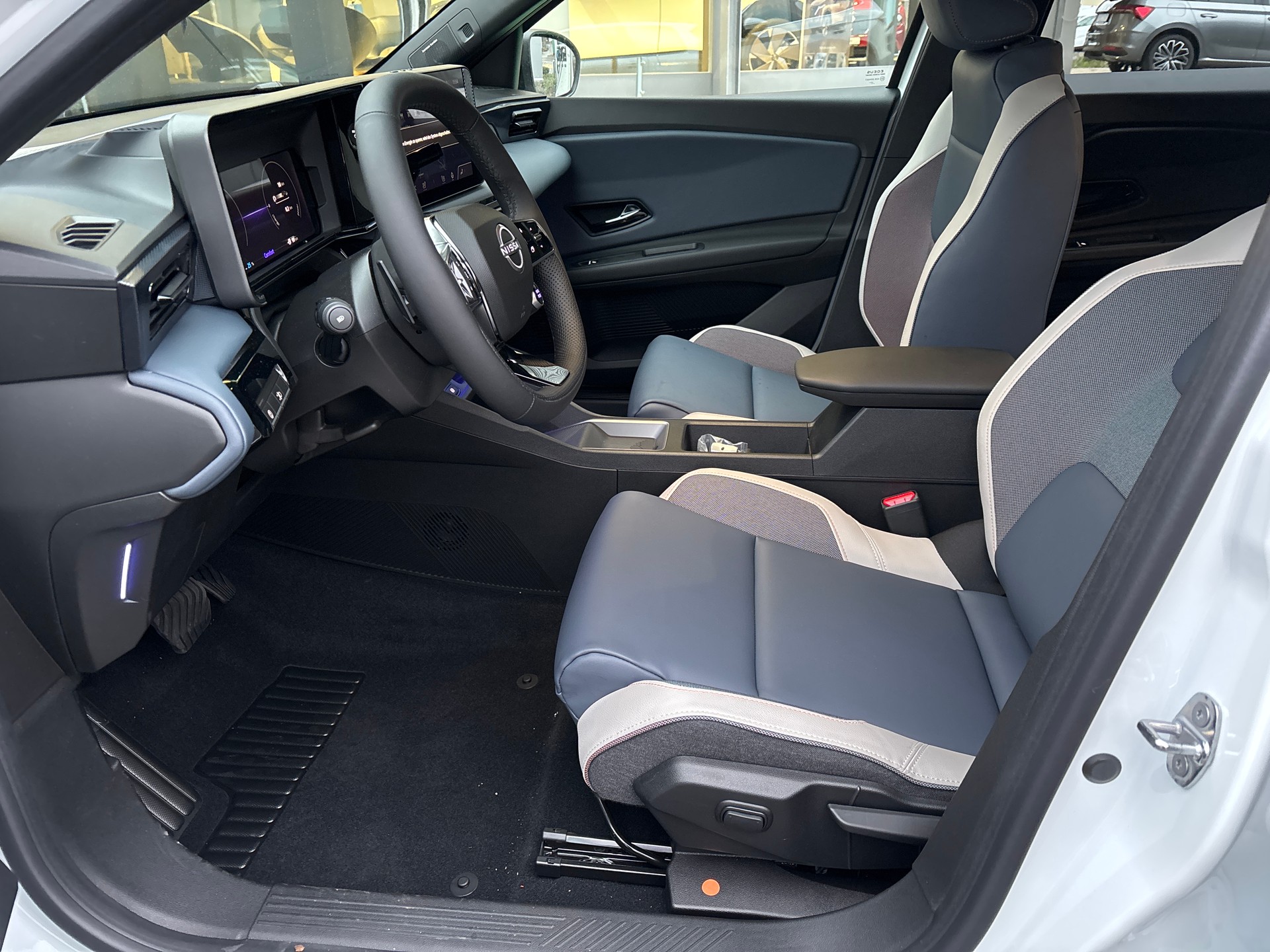 NISSAN Micra 52kWh Evolve-image-9