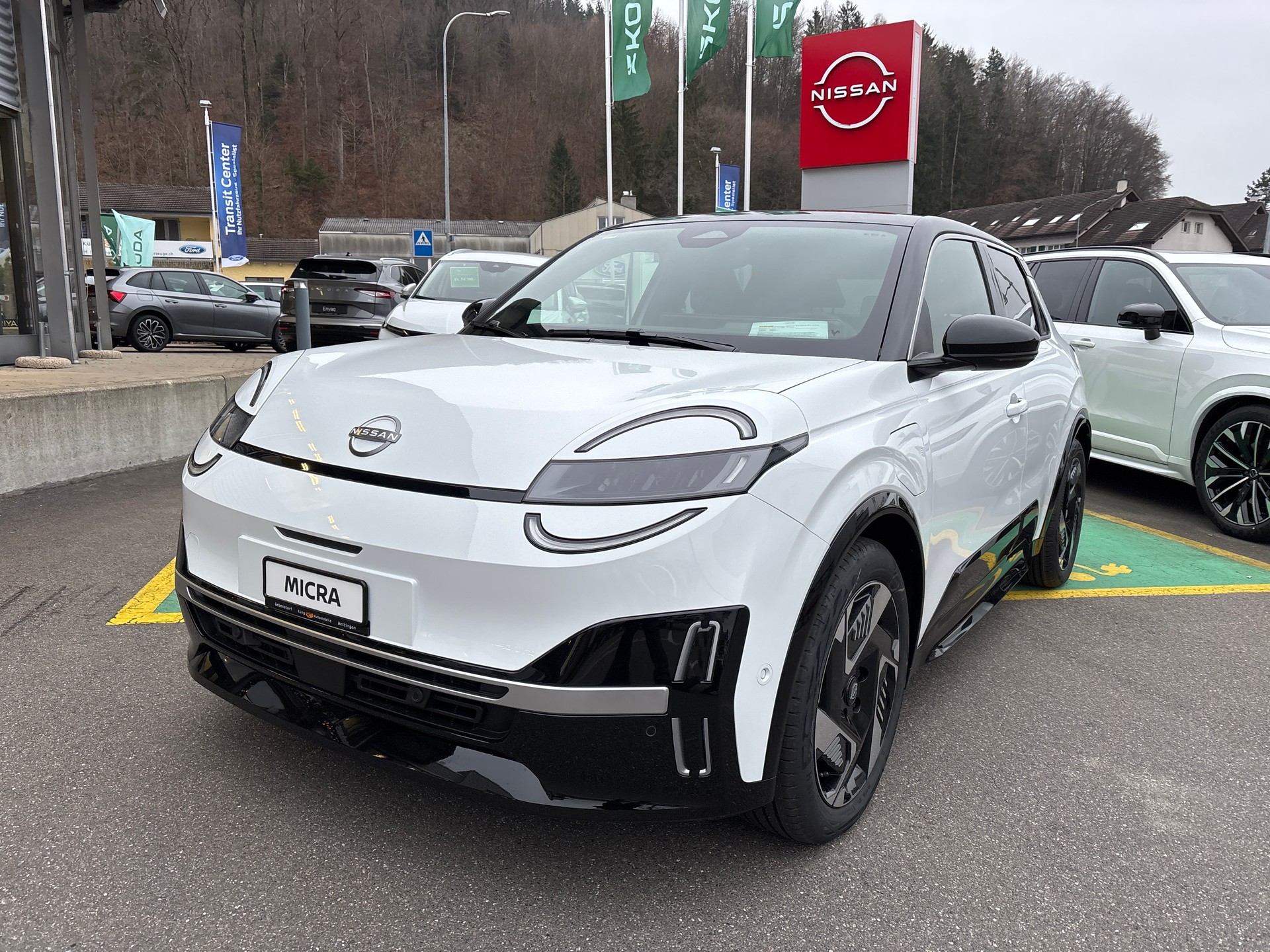 NISSAN Micra 52kWh Evolve-showroom-element-1