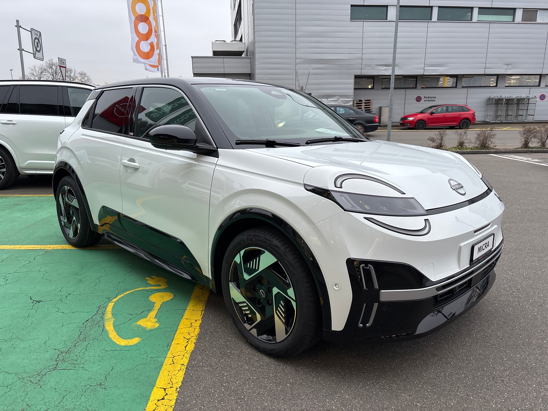 NISSAN Micra 52kWh Evolve-showroom-element-3