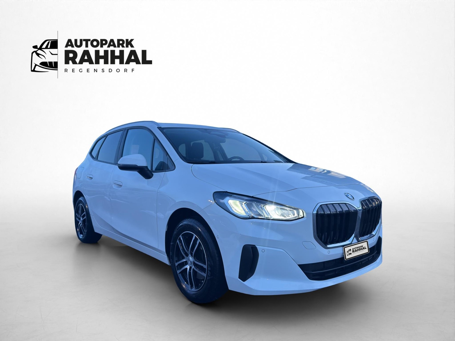 BMW 218i Active Tourer-showroom-element-2