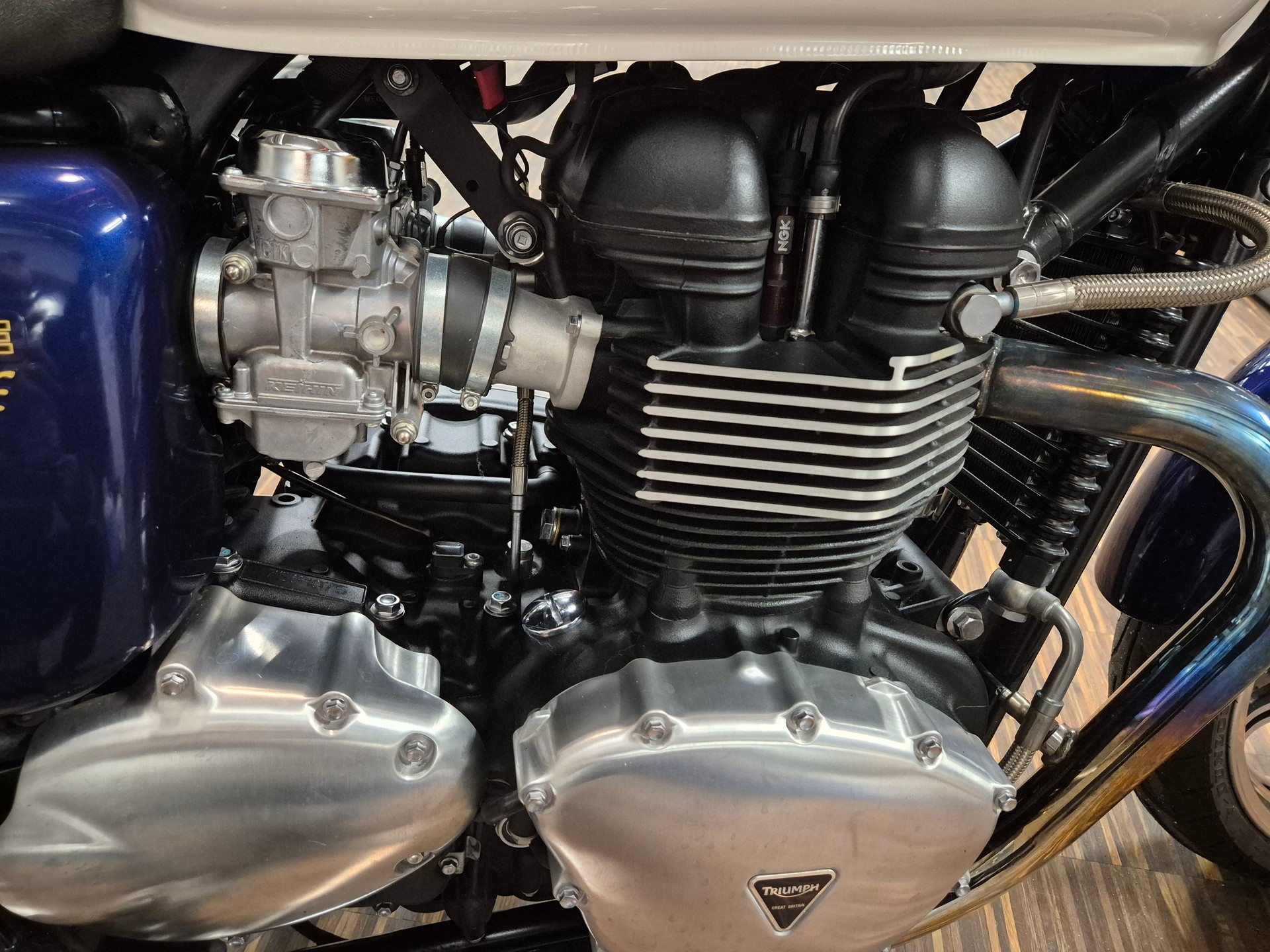TRIUMPH SE900-image-2