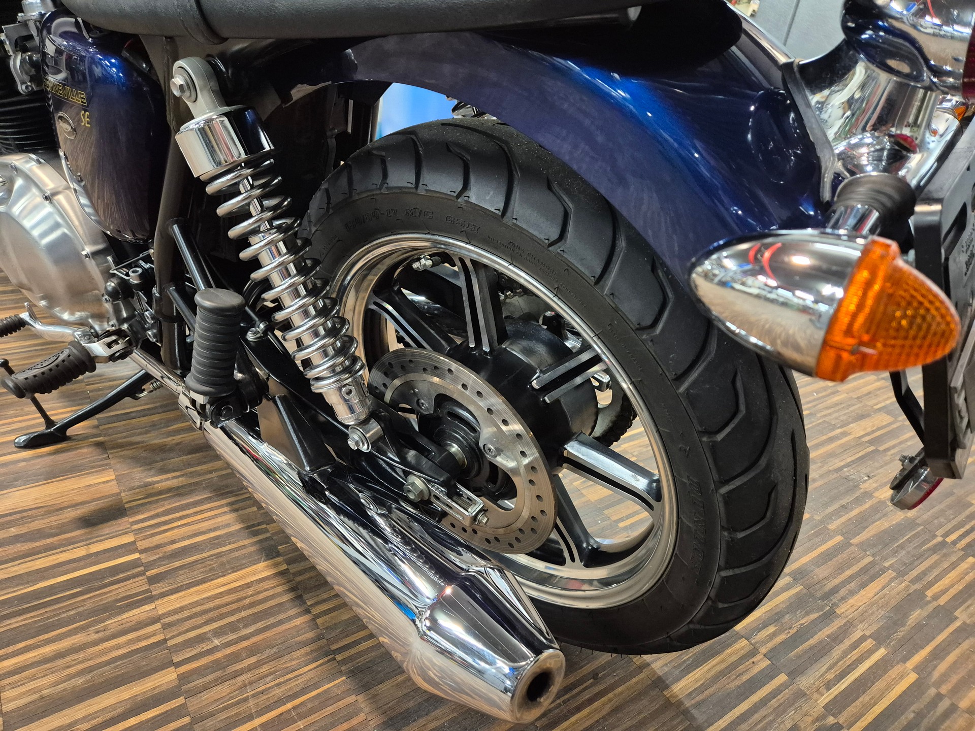 TRIUMPH SE900-image-3