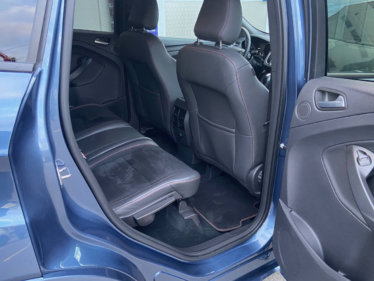 FORD Kuga 2.0 TDCi 150 ST-Line FPS-image-9