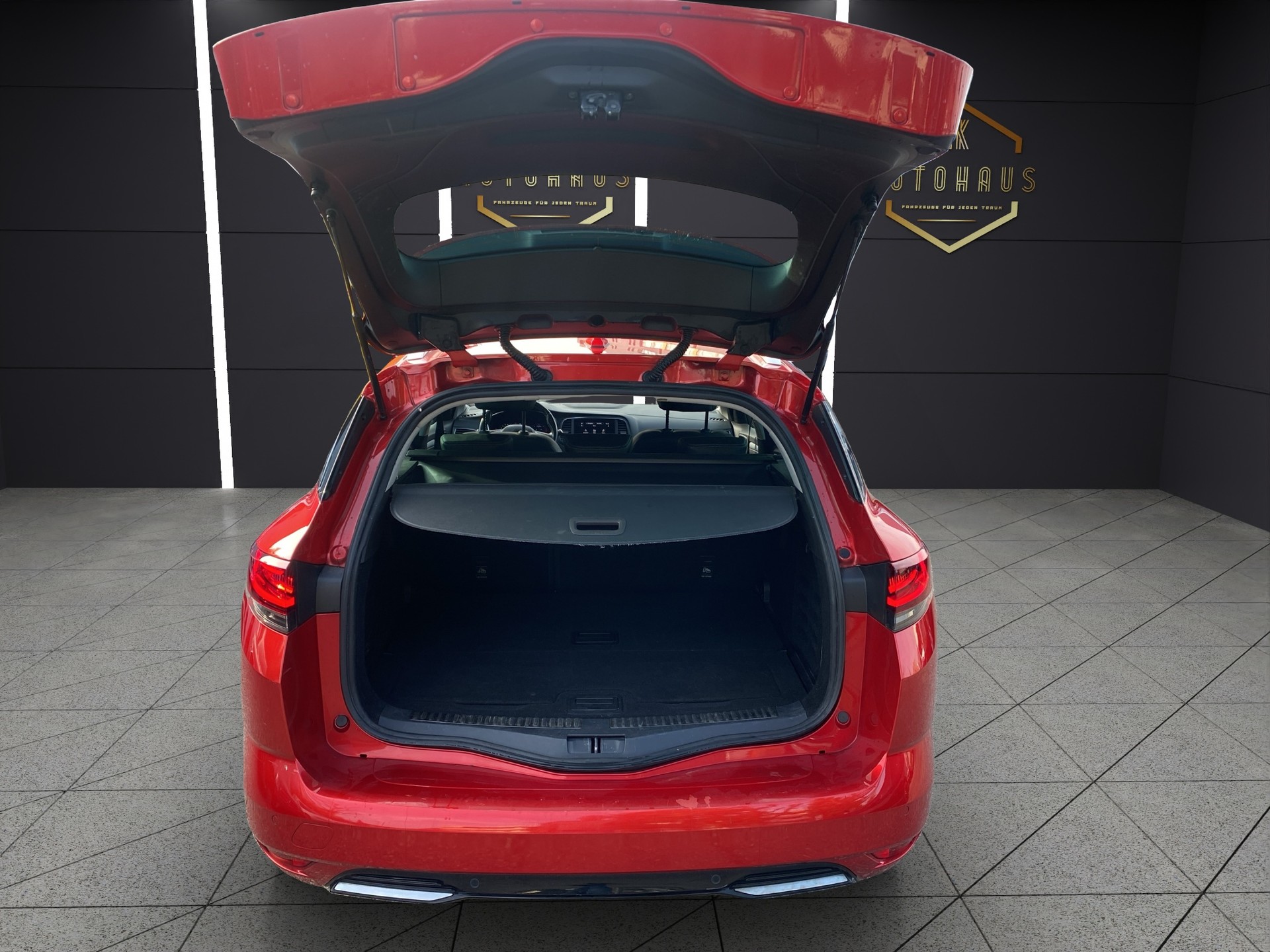 RENAULT Mégane Grandtour 1.5 dCi GT Line EDC-image-4