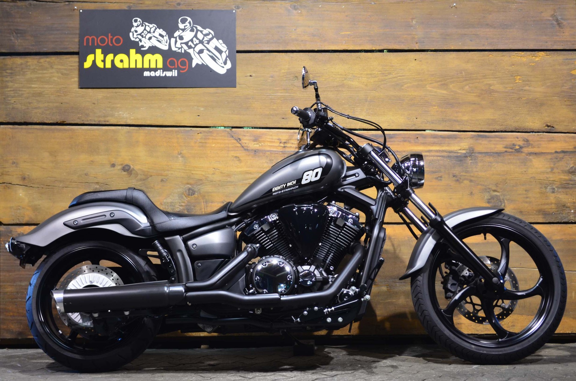 YAMAHA XVS 1300 CU Custom-showroom-element-1