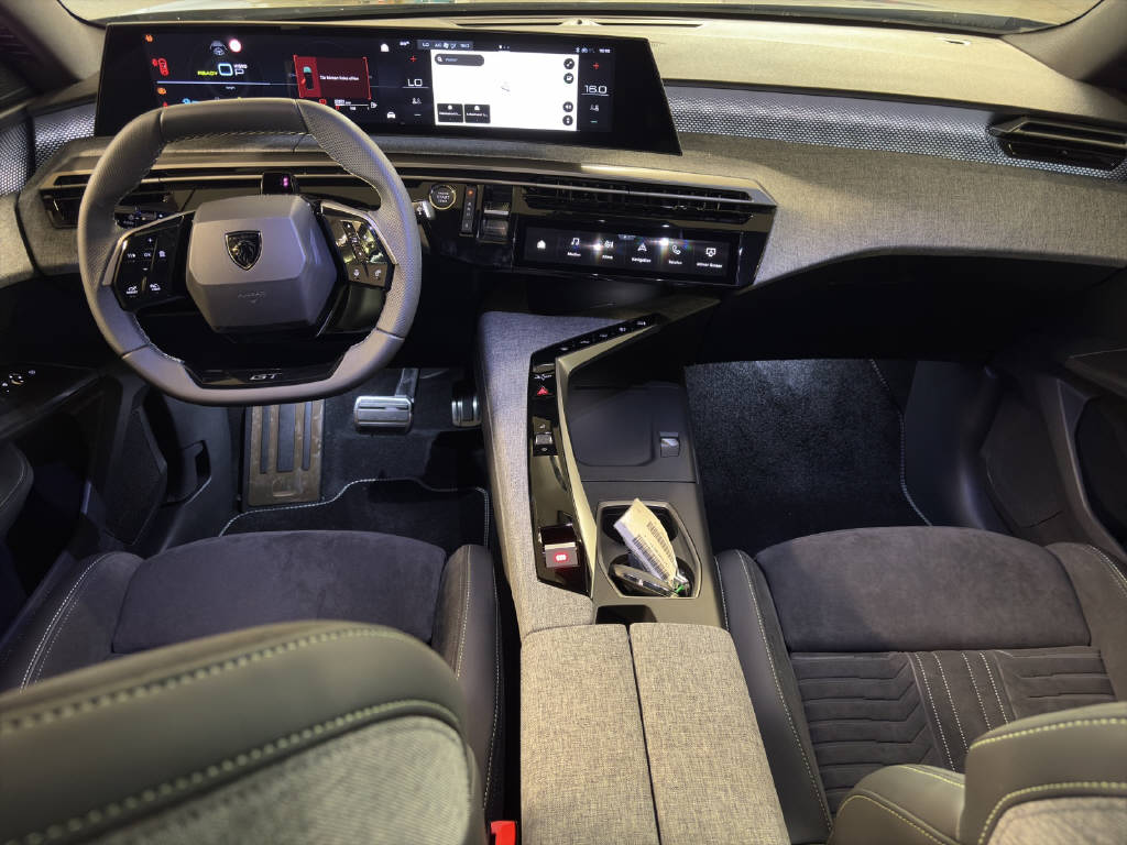 PEUGEOT 5008 1.6 PHEV GT-image-6