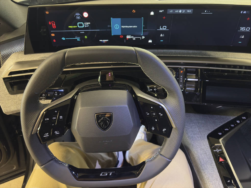 PEUGEOT 5008 1.6 PHEV GT-image-5
