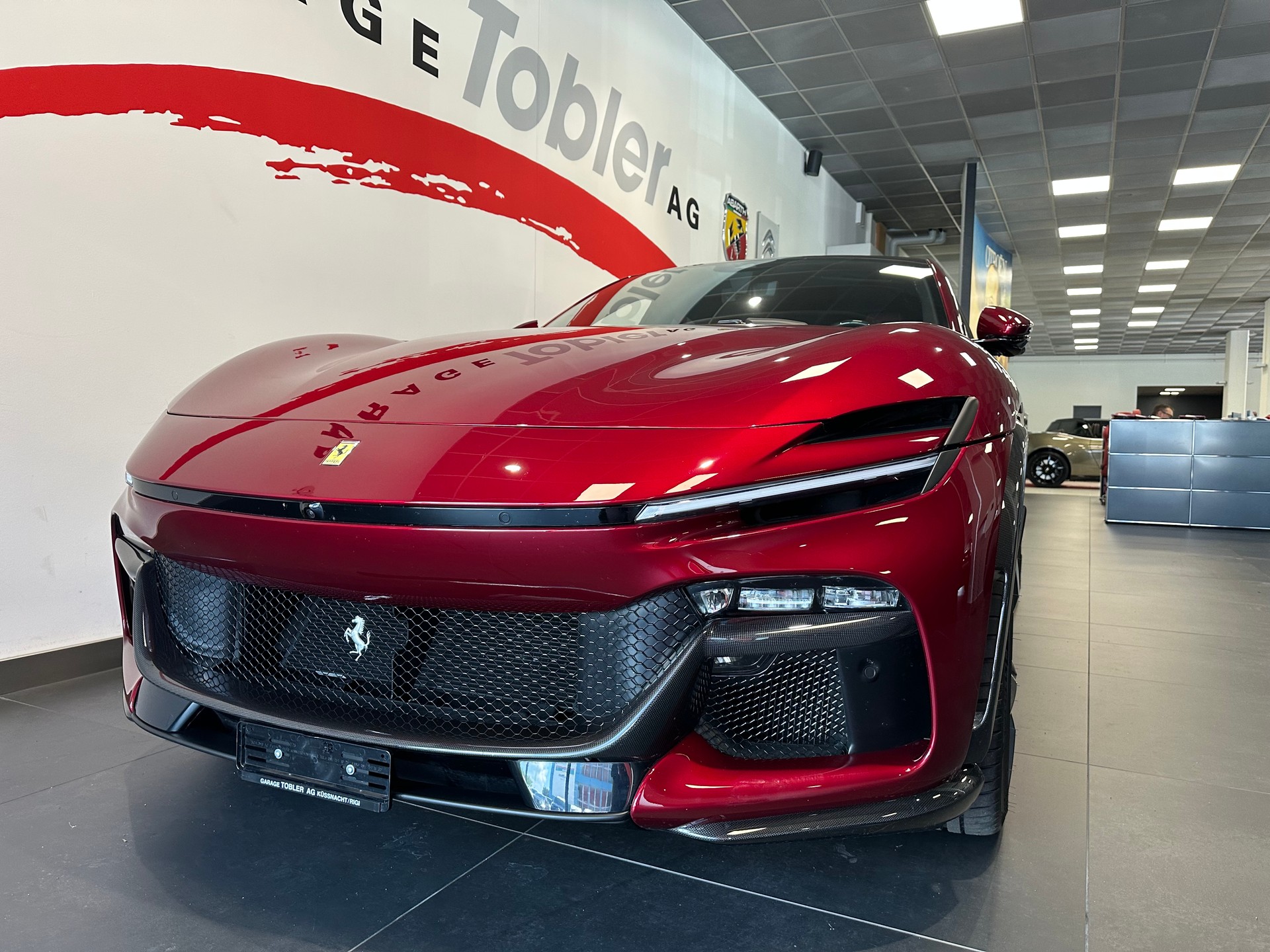FERRARI Purosangue 6.5 V12 ATELIER-showroom-element-3
