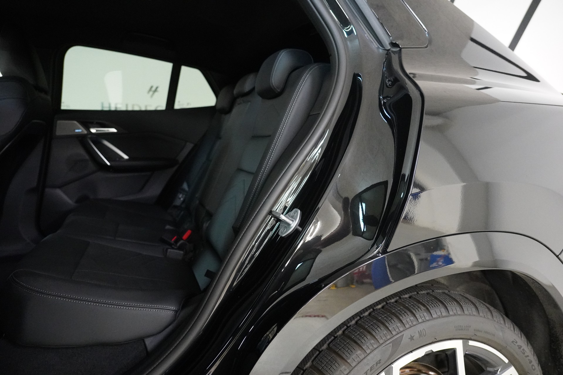 BMW iX2 xDrive 30 M Sport-image-13