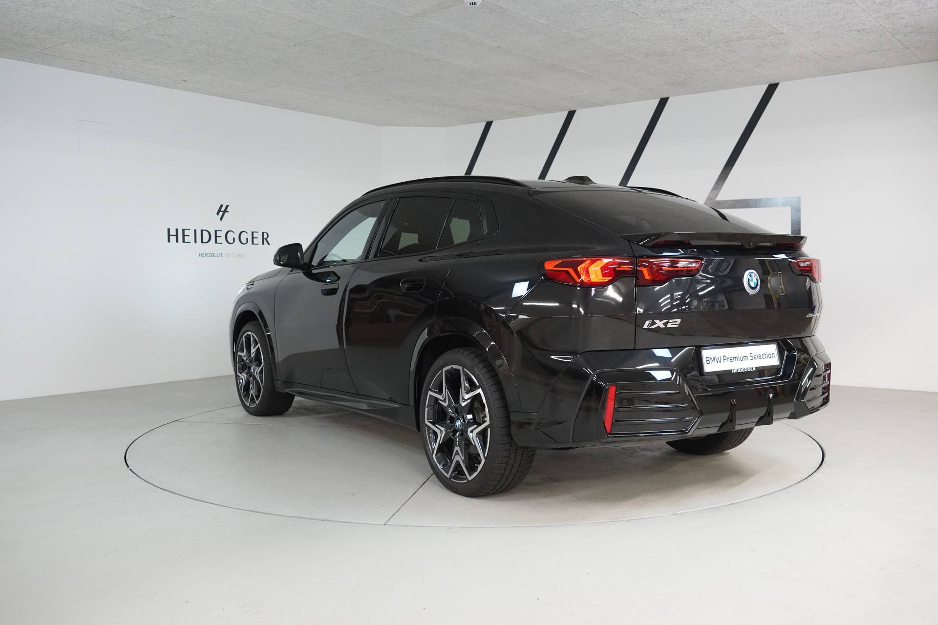 BMW iX2 xDrive 30 M Sport-image-5